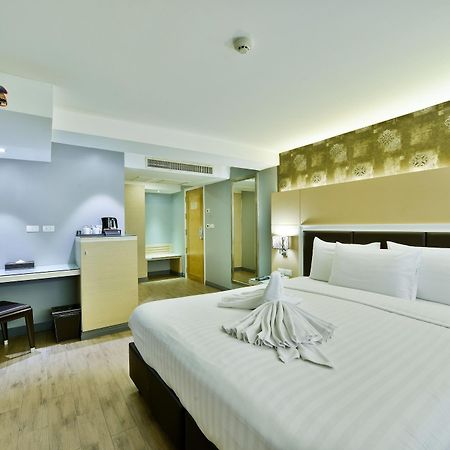 Prestige Suites Nana Bangkok Esterno foto