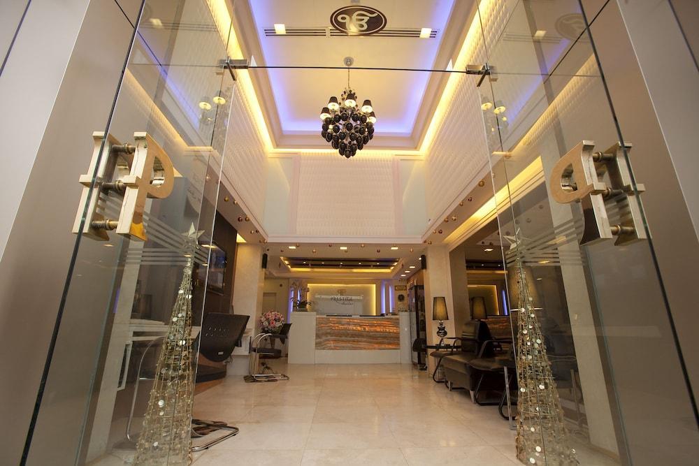 Prestige Suites Nana Bangkok Esterno foto