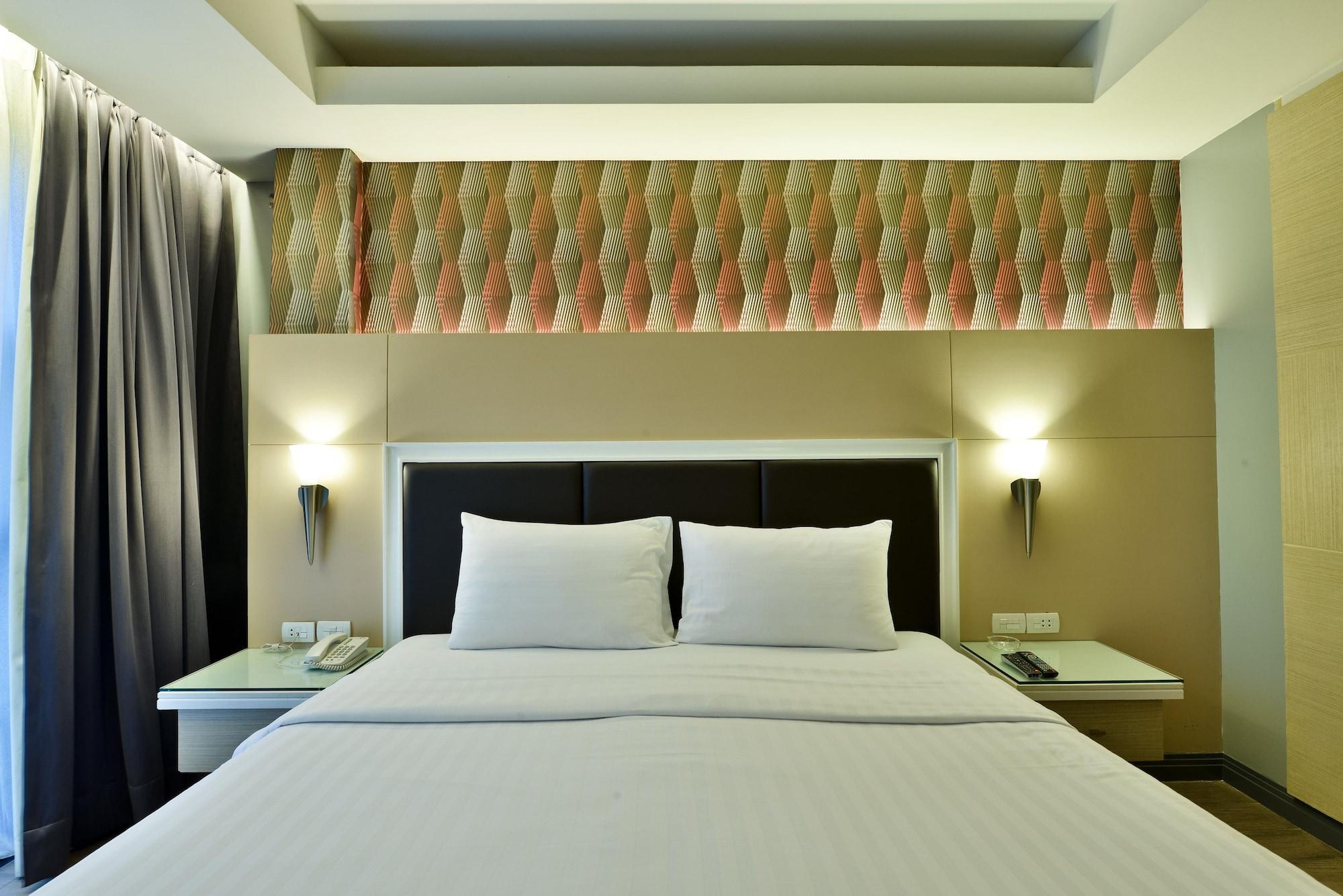 Prestige Suites Nana Bangkok Esterno foto