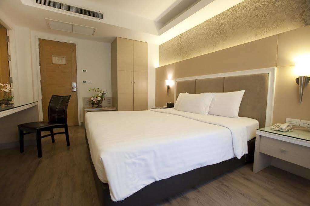 Prestige Suites Nana Bangkok Esterno foto