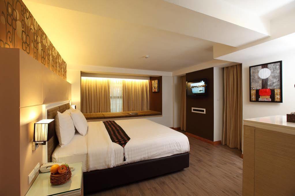 Prestige Suites Nana Bangkok Esterno foto