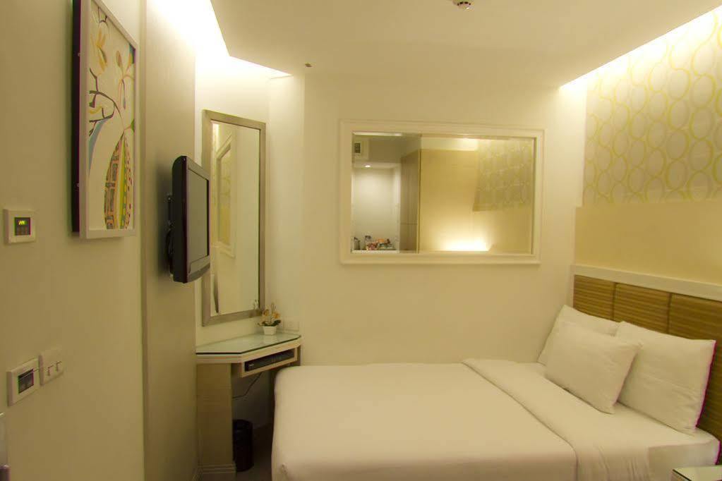 Prestige Suites Nana Bangkok Esterno foto